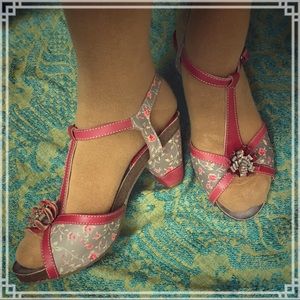 L’Artiste “Hanne” Hippie/Boho/Artisan heeled sandals, genuine leather!
